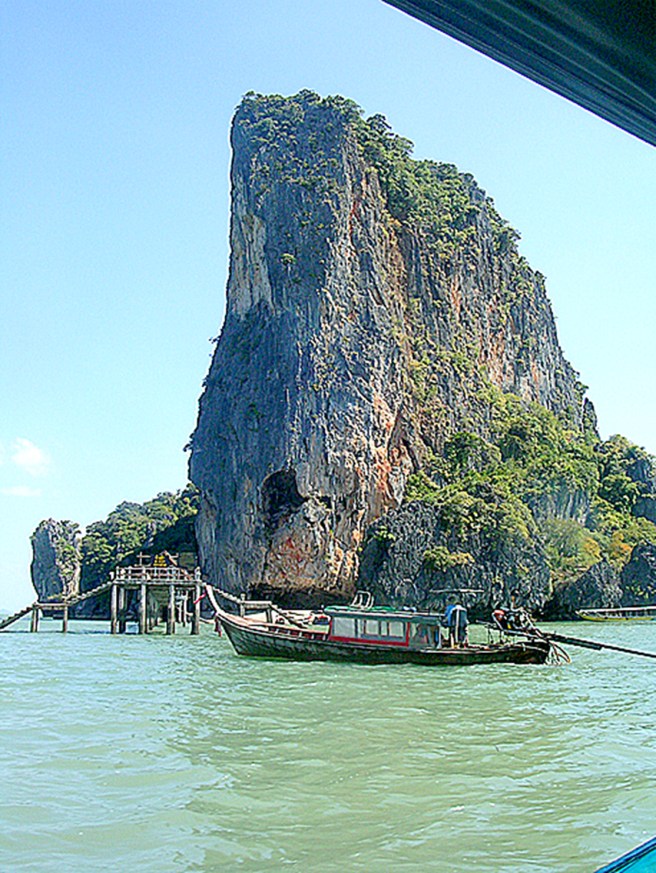 Här är vi på väg mot den så kallade James Bond-ön.