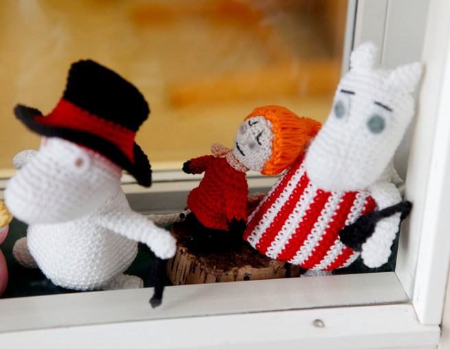 Hittade dom här figurerna i ett fönster på ett daghem.