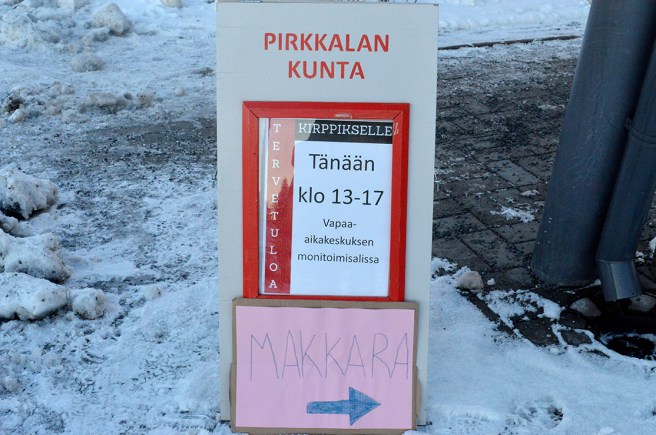 Korv (Makkara på finska) till salu utanför en idrottshall i Tammerfors.