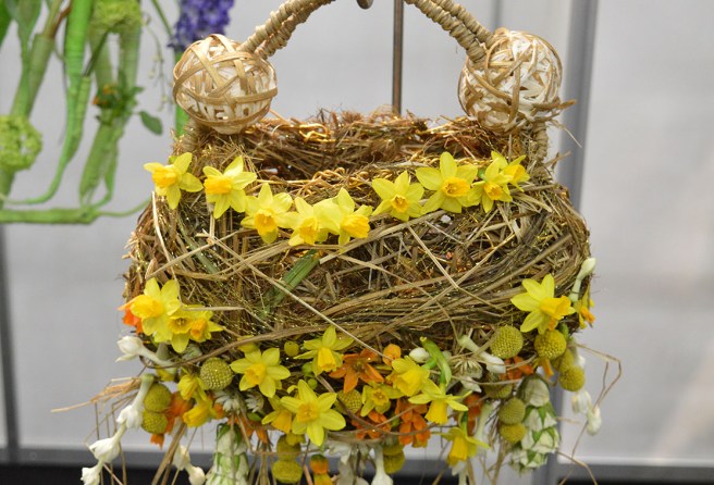 På mässan i Tammerfors arrangerades tävling i blomsterbinderi, det här var ett av bidragen.