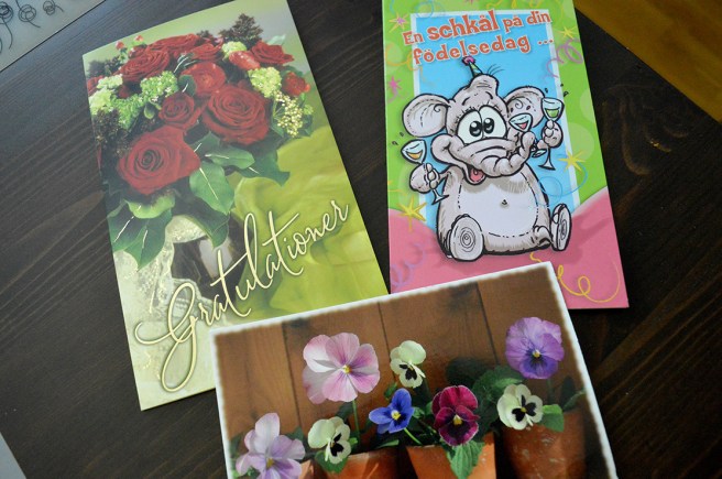 Tack mina vänner - kort på posten gör mig alltid glad!