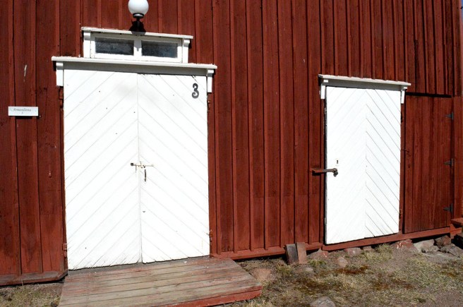 Två vackra portar i huset Armonlinna.