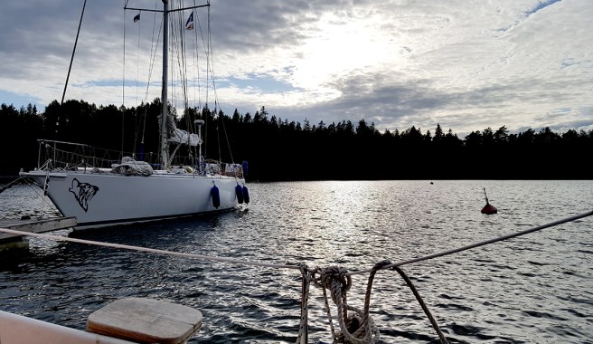 De ryska ungdomarna seglade den här båten.