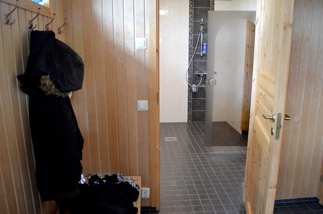 ... och den enda varma duschen under hela seglatsen kändes som himmelriket. Kostade bara fem euro.