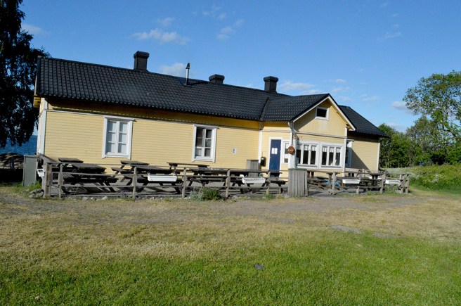 Restaurangen var tyvärr stängd på Fagerö just då som vi var där.