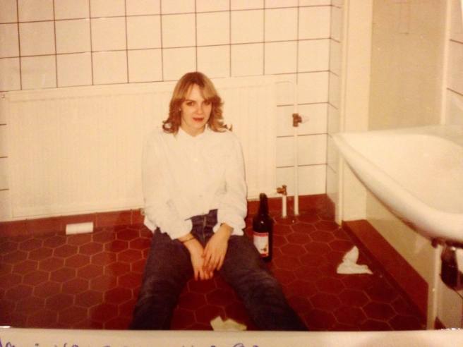 Carita kanske 17 år? Eller arton? Har jag köpt vinet själv?