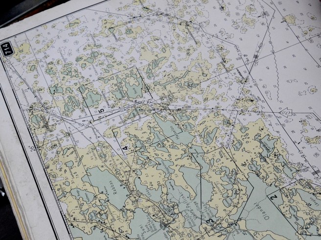 Moderna rackerier i all ära kändes det genuint att då och då kolla sjökort på papper.