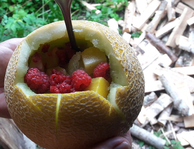 Den här kreativa och delikata salladen bjöd Hanna på i torsdags. Jag hade önskat mig något med ananas och melon.