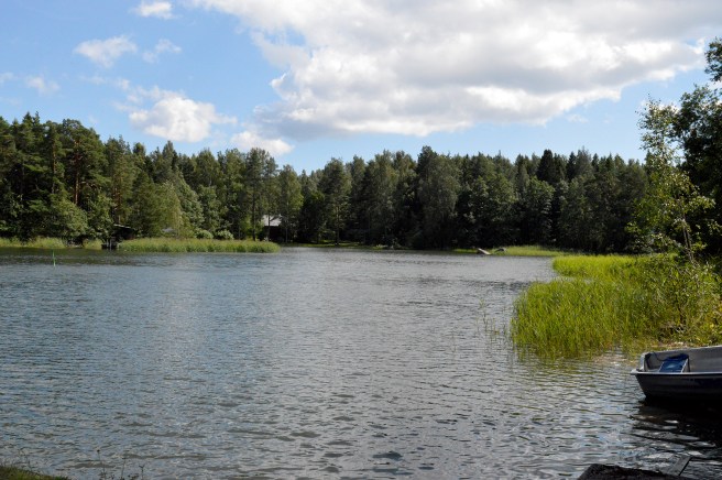 Vårdö i Valkom och det vackra smala sundet glider man in i om man tar sig ut från bilden längst bort till höger.