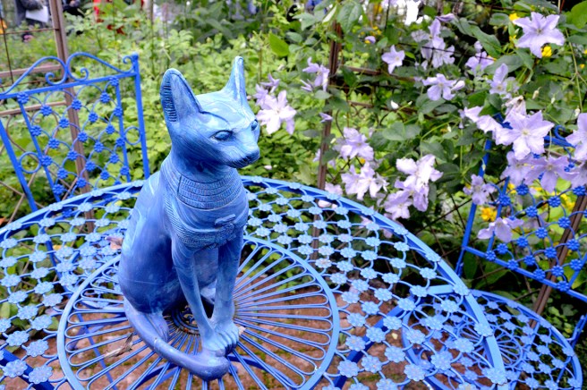 En av mina favoritfärger är blått i olika nyanser fastän jag så gott som aldrig klär mig i de färgerna.