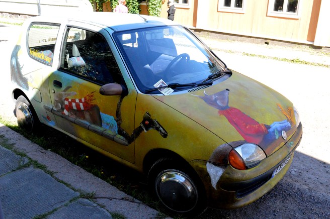 En konstnärs bil i Lovisa.