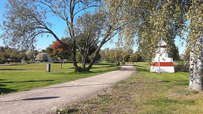 En del av strandparken invid Lovisaviken.