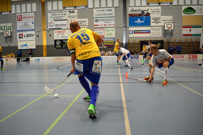 Toppen med skärpa och allt, men men... hemmaspelaren har ryggen mot kameran.