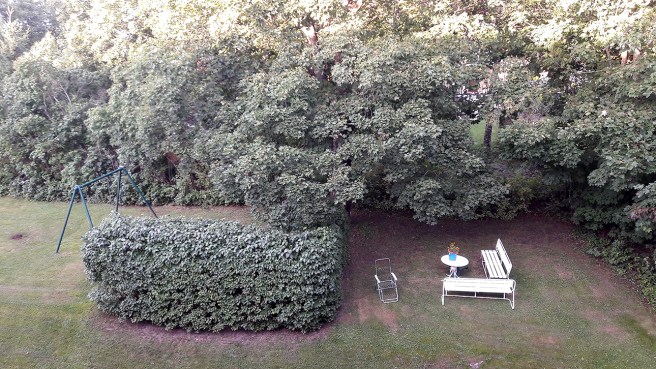 Än är naturen rätt grön men snart blir det väl färgsprakande värre här! Utsikt från min balkong.