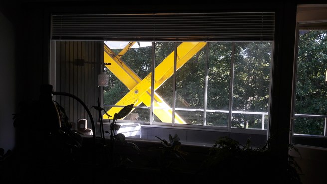 File X, vad händer utanför fönstret?