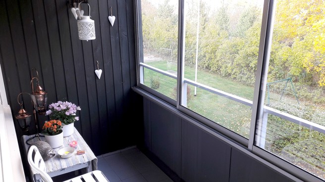 Tycker om att ha små värmeljus med dofter här.