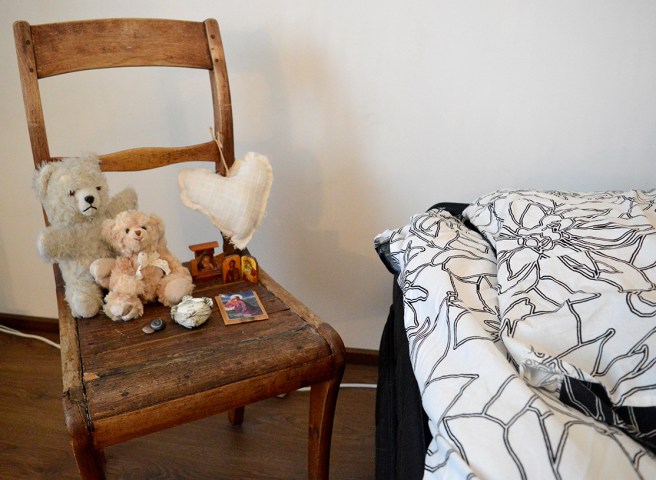 Den stora nallen är 50 år gammal, en barndomsvän. Den lilla fick jag för inte så länge sedan av min vän Dimi. Ikoner och andra små gåvor finns här också.