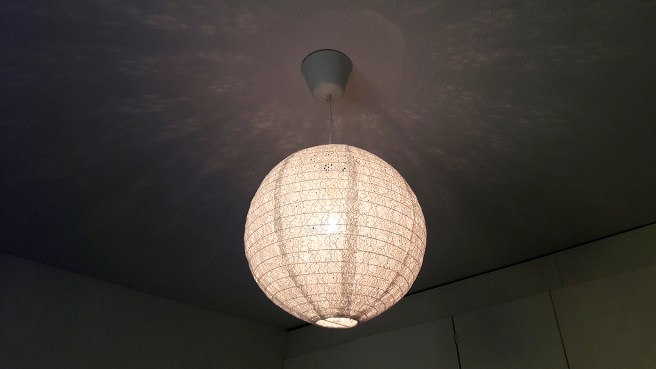 En lampkupa av spetstyg - det är ungefär så långt jag kan sträcka mig :-)