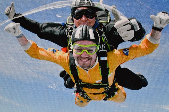 Och tittar ni noga efter på den stora skylten ser ni den här bilden.