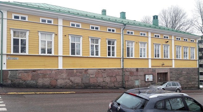 Församlingshemmet i Lovisa. Sedan finns det också ett nyare församlingscenter.