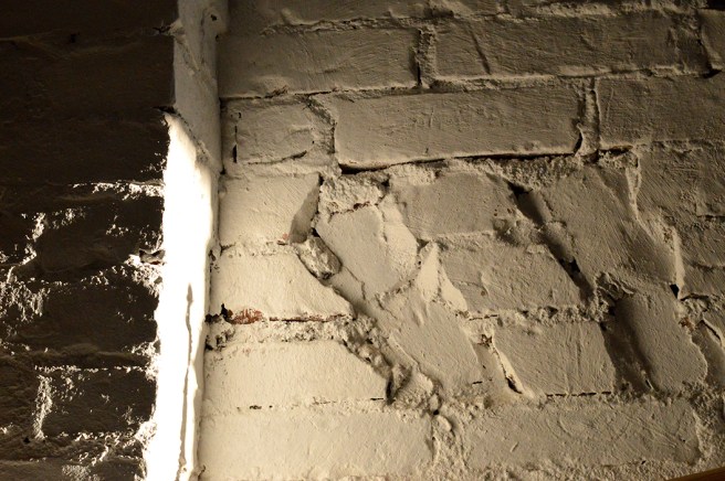 En som älskar murar, tegelstenar och rappning kan inte gå förbi det här utan att ta en bild.