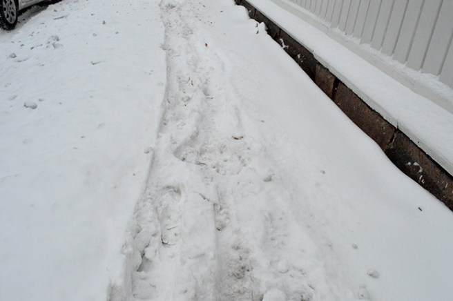 Jag bor hela 200 meter bort från torget - så ni kan förstå att det är ute i ödemarken och där är inte alla trottoarer plogade :-D