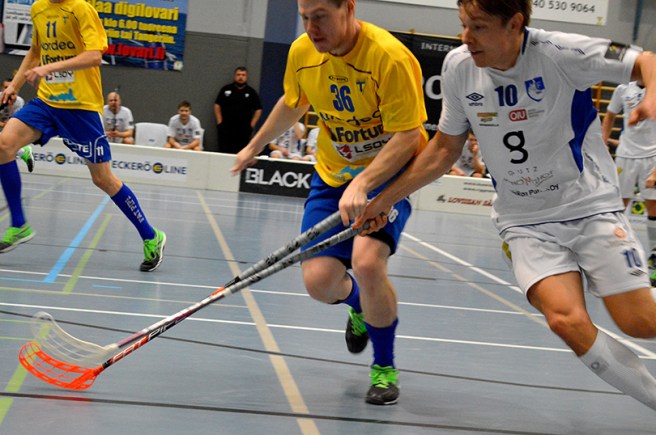 Fartfyllt, javisst. Men både helt huvudlös och halvt huvudlöst.