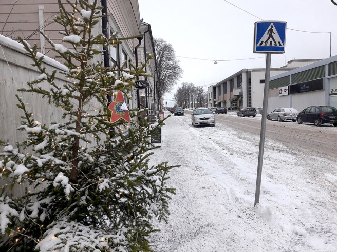 Alexandersgatan, vy norrut mot torget som ligger längst bort till höger.