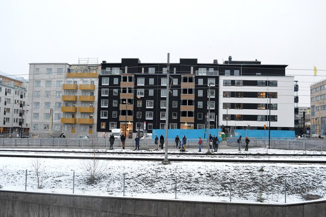 Det här nybygget gillar jag faktiskt. P-platser utanför Täby centrum har fått ge vika för bostadshus och bilarna hänvisas till underjordiska hallar.
