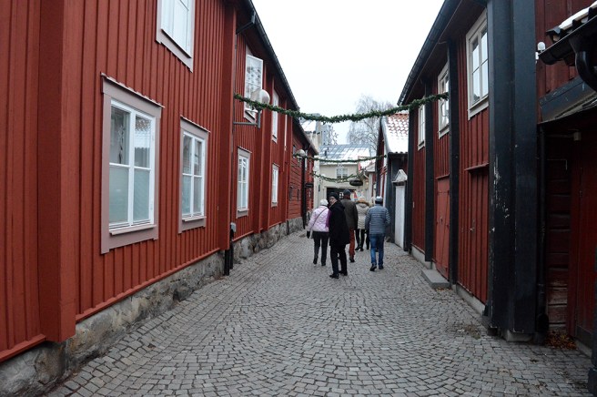 På väg mot Stora Torget, längs en gränd.