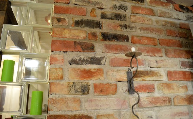 En fin vägg hos en frisersalong i stan.