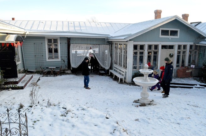 Vackerbacka i vinterskrud.