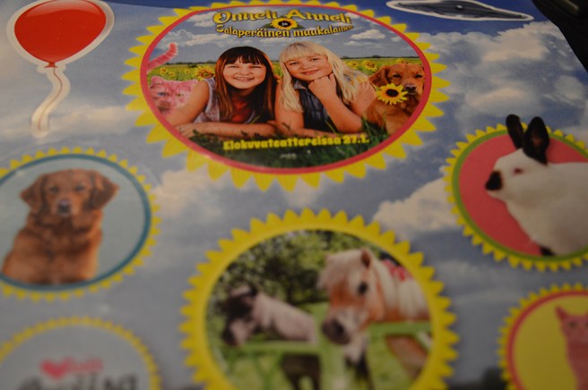 Klisterbilder från Ada och Glada-filmen. Varför tog jag bara ett ark när där fanns en stor hög?