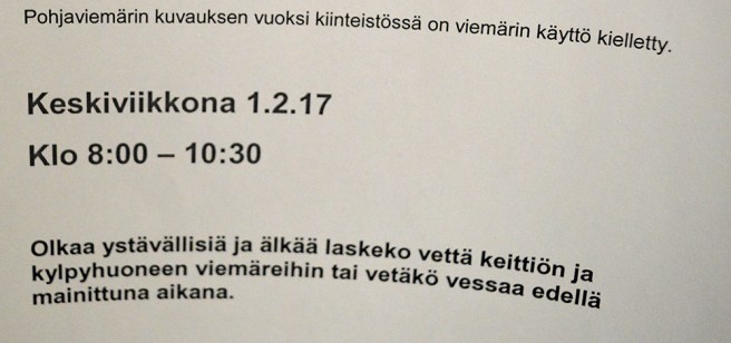 Förbjudet att tappa vatten eller att spola i toaletten mellan klockan 8.00 och 10.30.