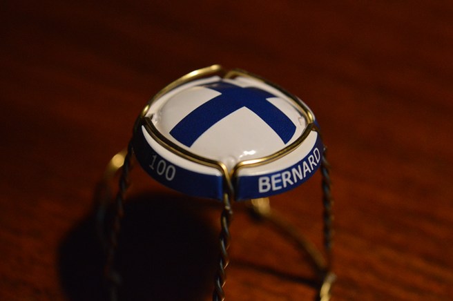 Bara korken kvar från flaskan med skumpa som dracks på nyåret. Den tomma flaskan har blivit ljushållare, tack Ann-Louise!