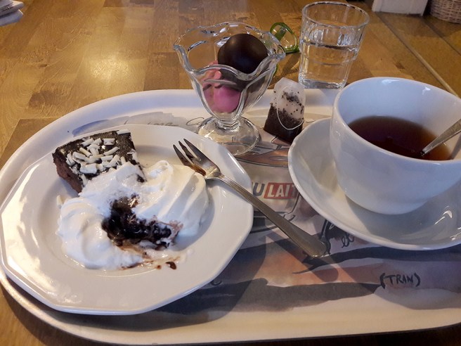 En fikastund med en fin vän är underbar vardagslyx.