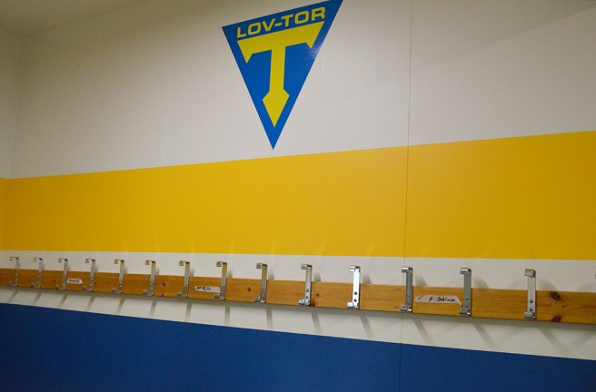 Lov Tor, förkortning för Lovisa Tor, kunde också vara Love Tor :-) Och älska blågult för det gör jag också, då blågula Sverige inte spelar mot Finland.