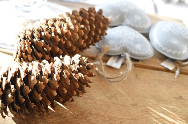 Sol på kottar och små hjärtan - hoppas de lyser upp er måndag!