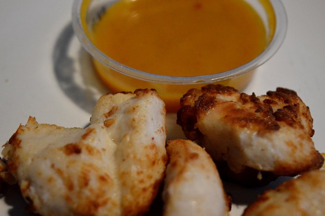 Kycklingfiléer och mangodip är mums!